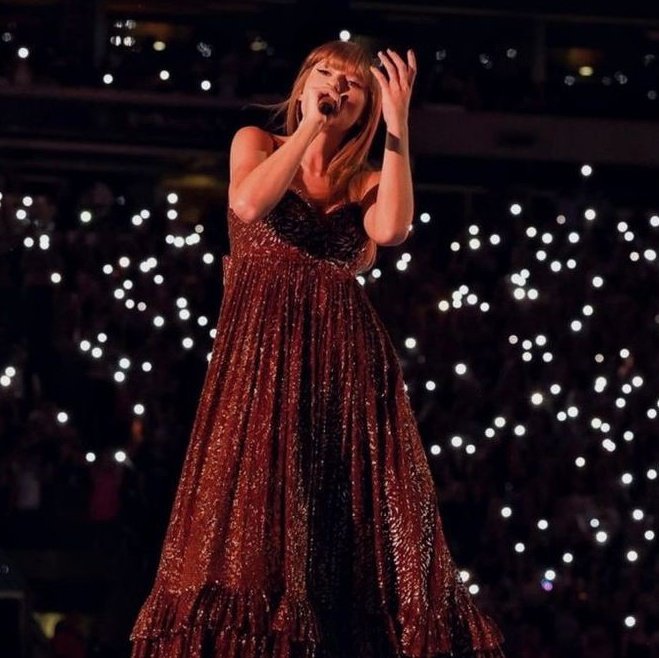 TheSwiftSociety's tweet photo. 🎶| @TaylorSwift13 replaced 'tis the damn season' with 'no body, no crime' tonight https://t.co/7ZKchposwT