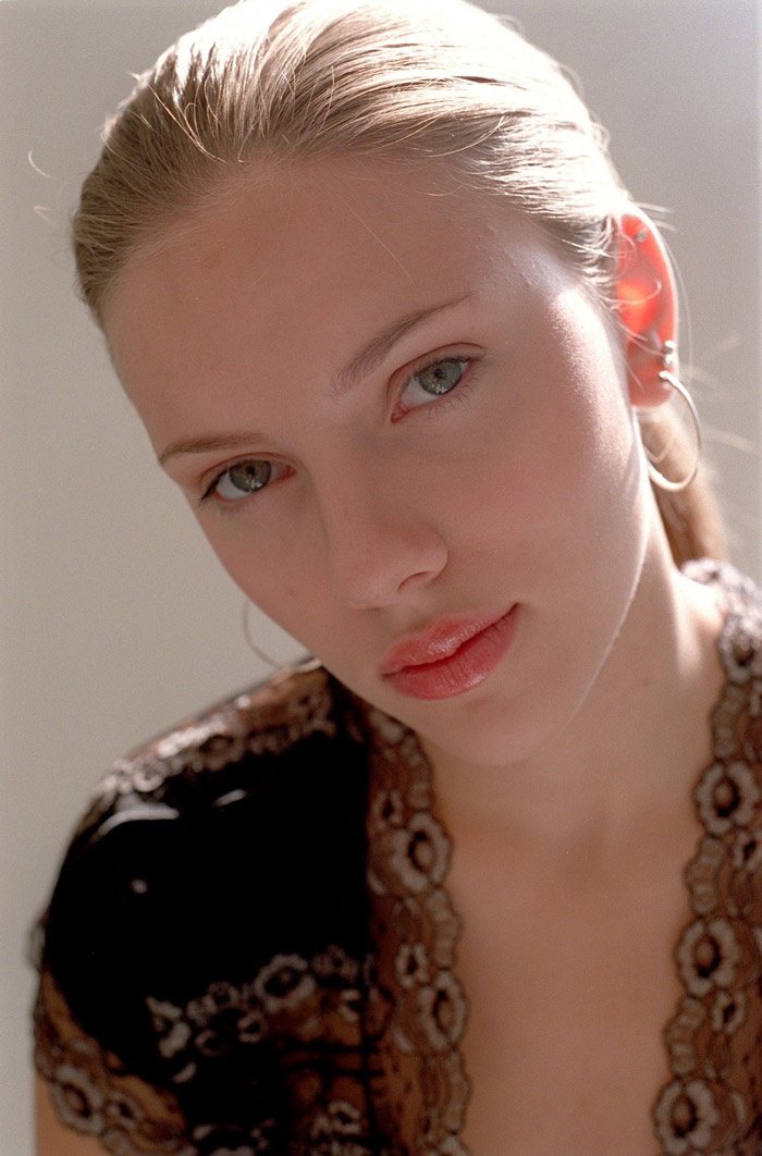 RT @Scarjofans: Scarlett Johansson photographed by Elizabeth Young, 2002 https://t.co/Krsy0aUxqJ