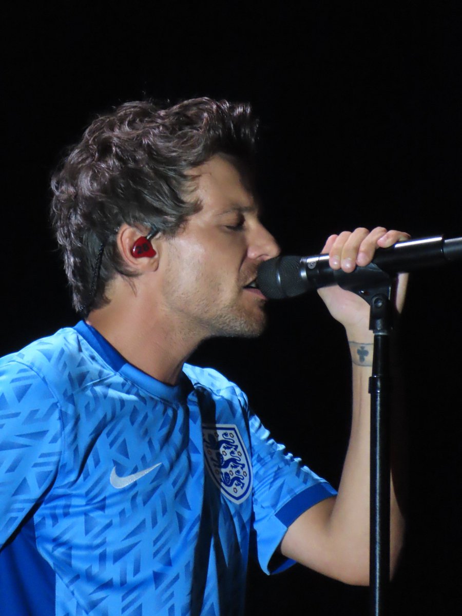 LOUISARCHlVE's tweet image. 