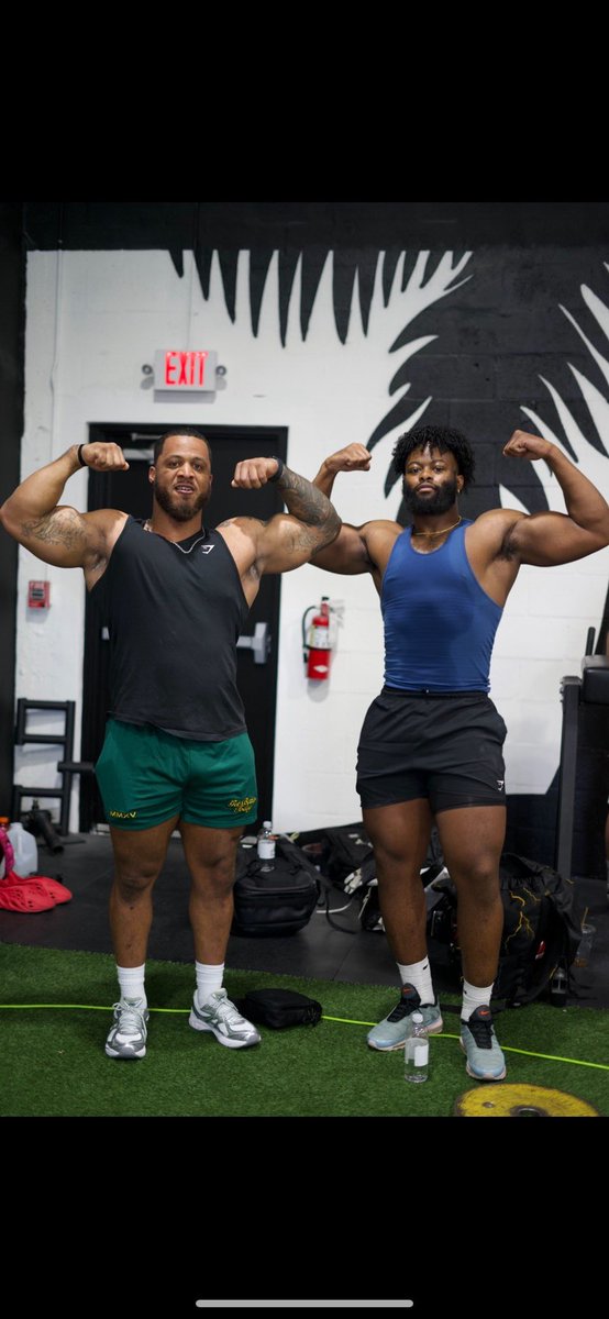 yeahclint's tweet photo. One of the greatest lifting talents of all time 🦍 and two guys I met in the gym https://t.co/2cPI6afzyl