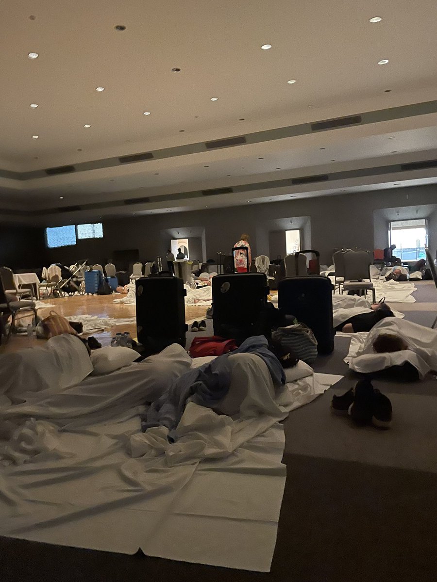 digimuller's tweet photo. Evacuated in Rhodes. Wildfires got progressively worse on Saturday with smoke blanketing the area and road blockades by midafternoon. The emergency alert to leave Lindos came close to midnight. Hotel ballrooms across the north island are now turning into makeshift shelters. https://t.co/c2Er8fcDYb