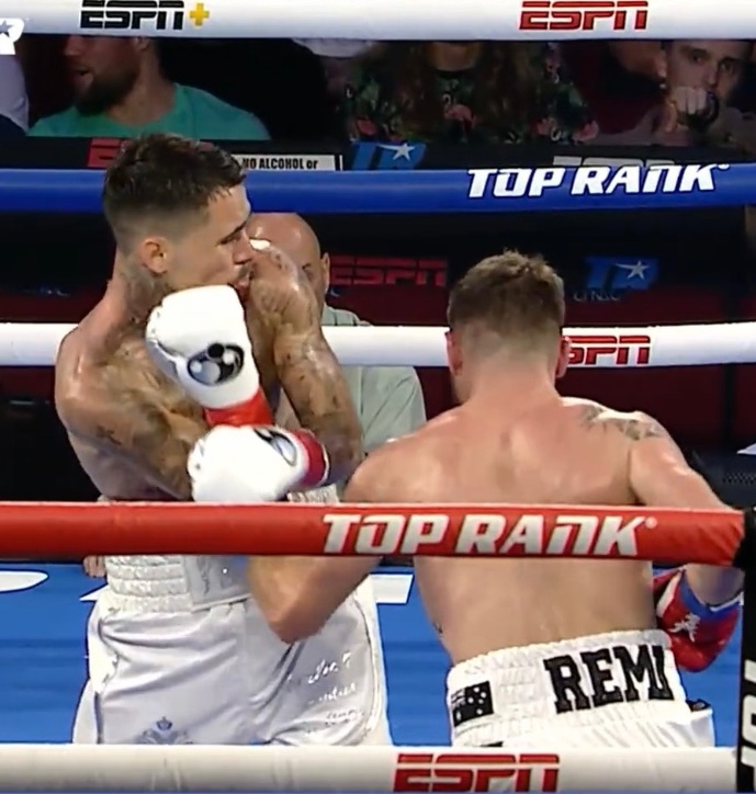 🥊🇬🇧 MAXI ROBBED IN OKLAHOMA

Two of the three judges clearly missed a beautiful, disciplined display from Maxi Hughes - countering at will against a limited performance from Kambosos.

Boos from the home crowd
117-111??? Boxing FFS

#KambososHughes