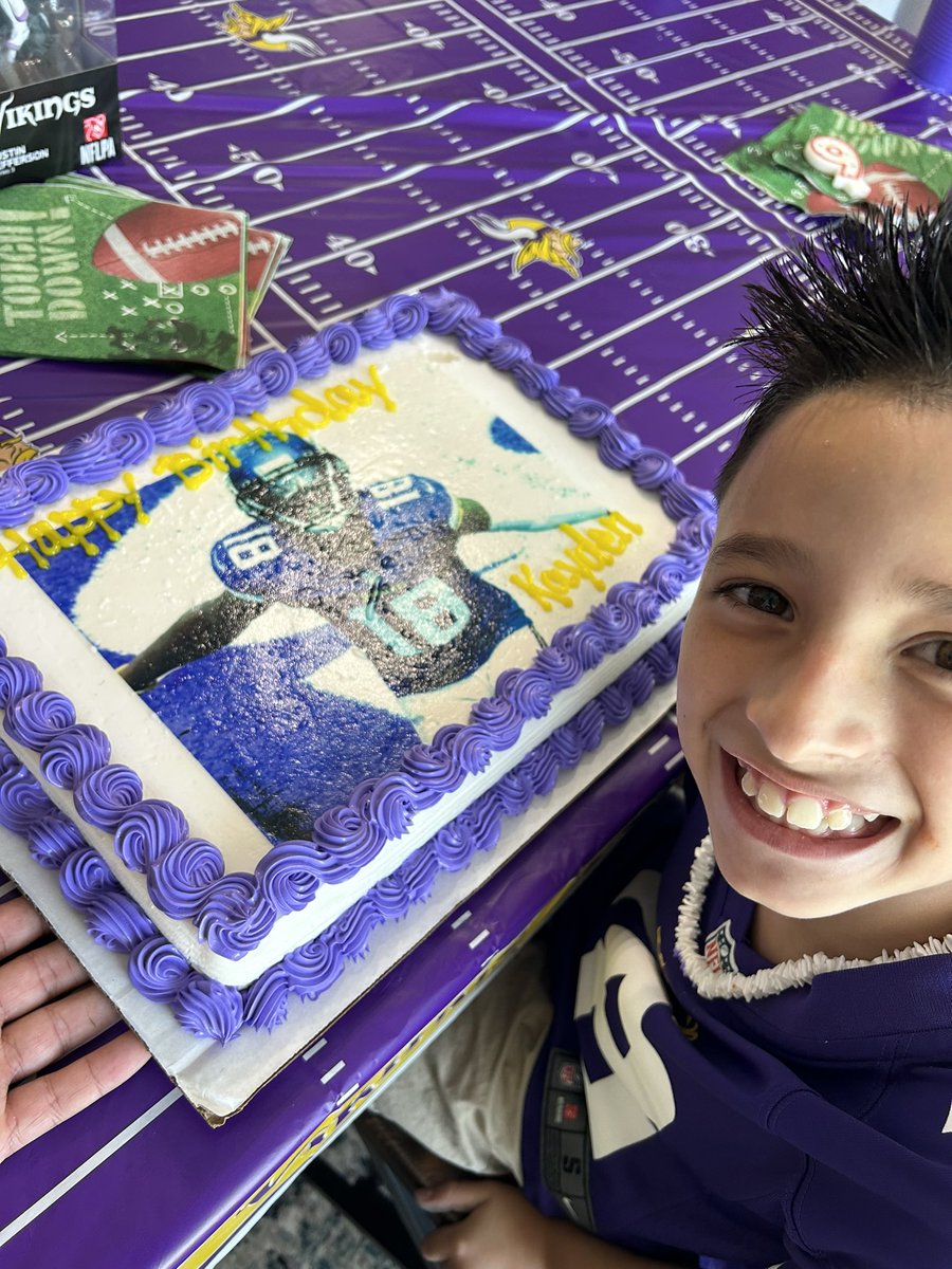 summerraeee29's tweet photo. @JJettas2 My son is your BIGGEST fan!!! &amp; today was his 9th birthday! He got tickets to the ATL vs MIN game &amp; I just wanted you to know how much he loves you! You are his role model! https://t.co/7u6PF1COPR