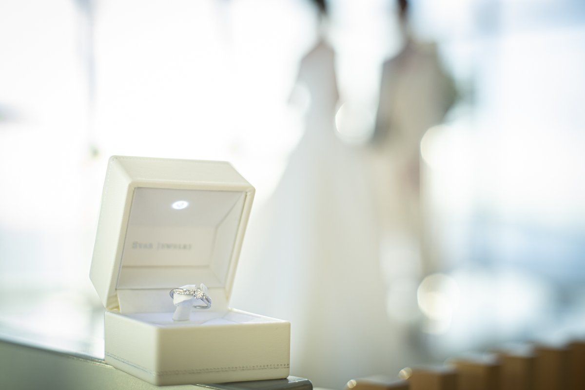 /
横浜でウェディングフォトを撮影するなら
#フォトジェリッシュ横浜
\

本日のお問合せ受付
8:00~16:00

お問い合わせはこちらから
photo-jellish.jp/shop/yokohama/