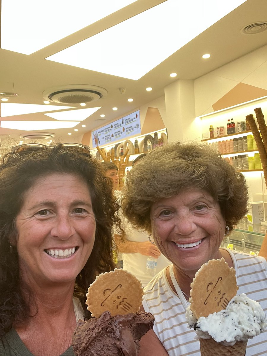 MsMiletto's tweet photo. Fountain✅, steps ✅, gelato ✅ 🇮🇹 Day 1…I think…no sleep does crazy things to you! 🤪 https://t.co/Hg9hBoZUq7