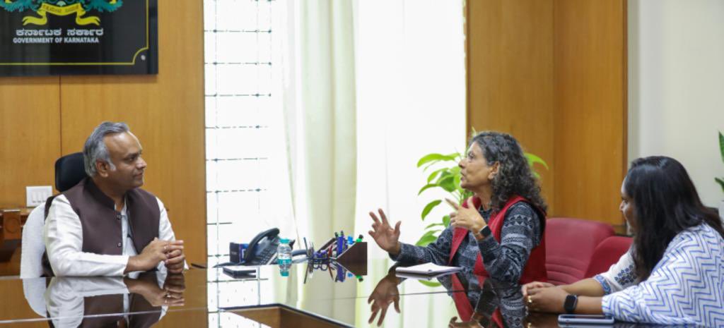 Empowering women entrepreneurs is a priority for the Govt of Karnataka.

Had a productive meeting with “Catalysts for Women Entrepreneurship" to foster women led businesses beyond Bengaluru. Exciting opportunities lie ahead as we work together to promote gender equality and