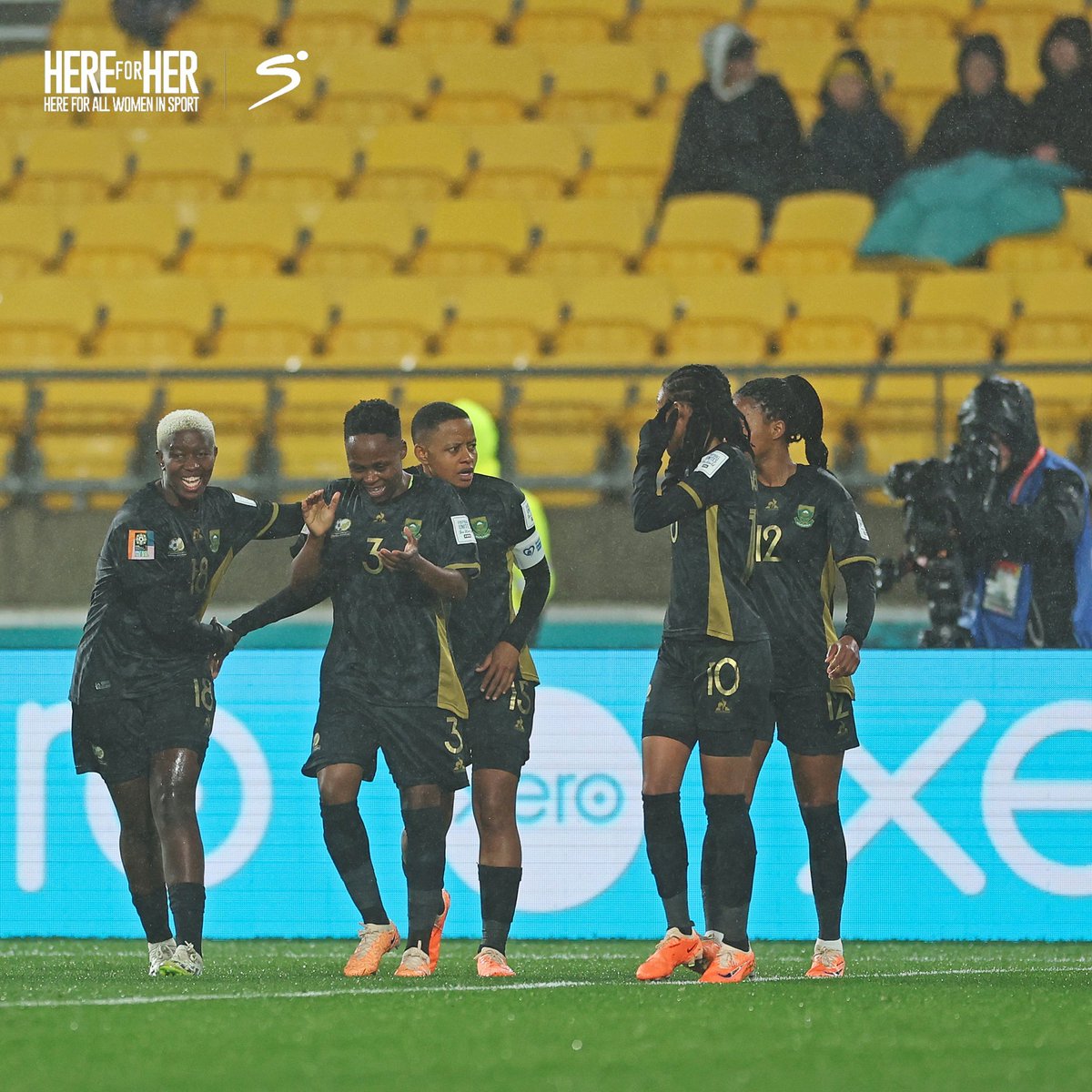 Cellular_jnr's tweet image. RETWEET if you're proud of Banyana Banyana! 🇿🇦💪🏿

We will do better in the next match!