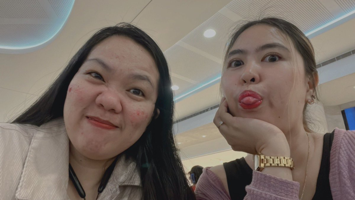 nylan_nalyn's tweet photo. Happiest birthday sissy!! Love youuuu @LianeJellica https://t.co/xx1bR8Q0BJ