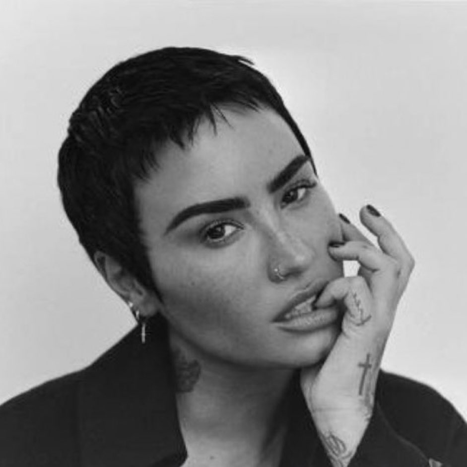 Fromzer0DL's tweet photo. Kinda miss this hair on Demi https://t.co/Rr1uiHGApi