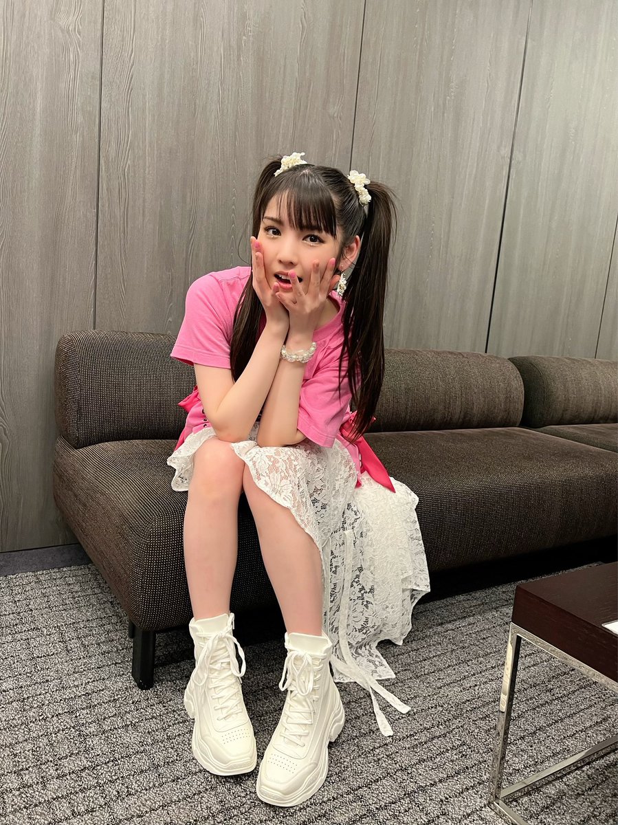 sliiiliiil's tweet photo. 目の下ラメかと思ったけど、ストーン？スパンコール？動くたびにキラキラしてて、ライブ映えしてかわいかった💖 https://t.co/Zx1rptJnFy