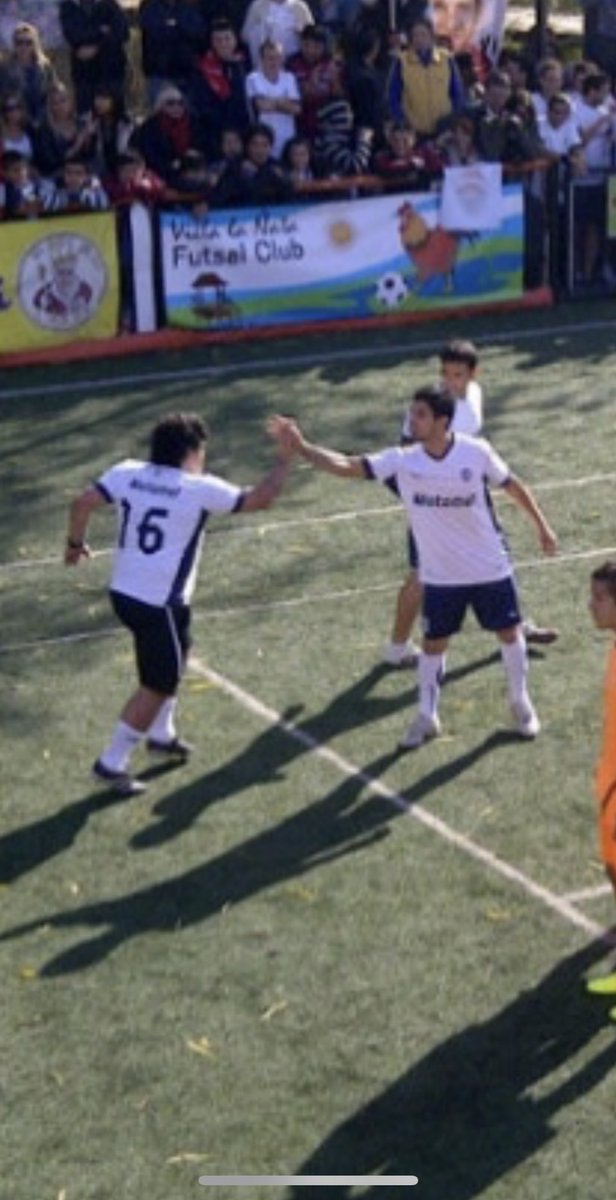 estaba buscando un partido q mi papa habia jugando con maradona y sin querer acabo de encontrar la mejor foto del mundo,te amo sos mi orgullo y mi ejemplo a seguir 🥺🥺🫶🏽❤️❤️