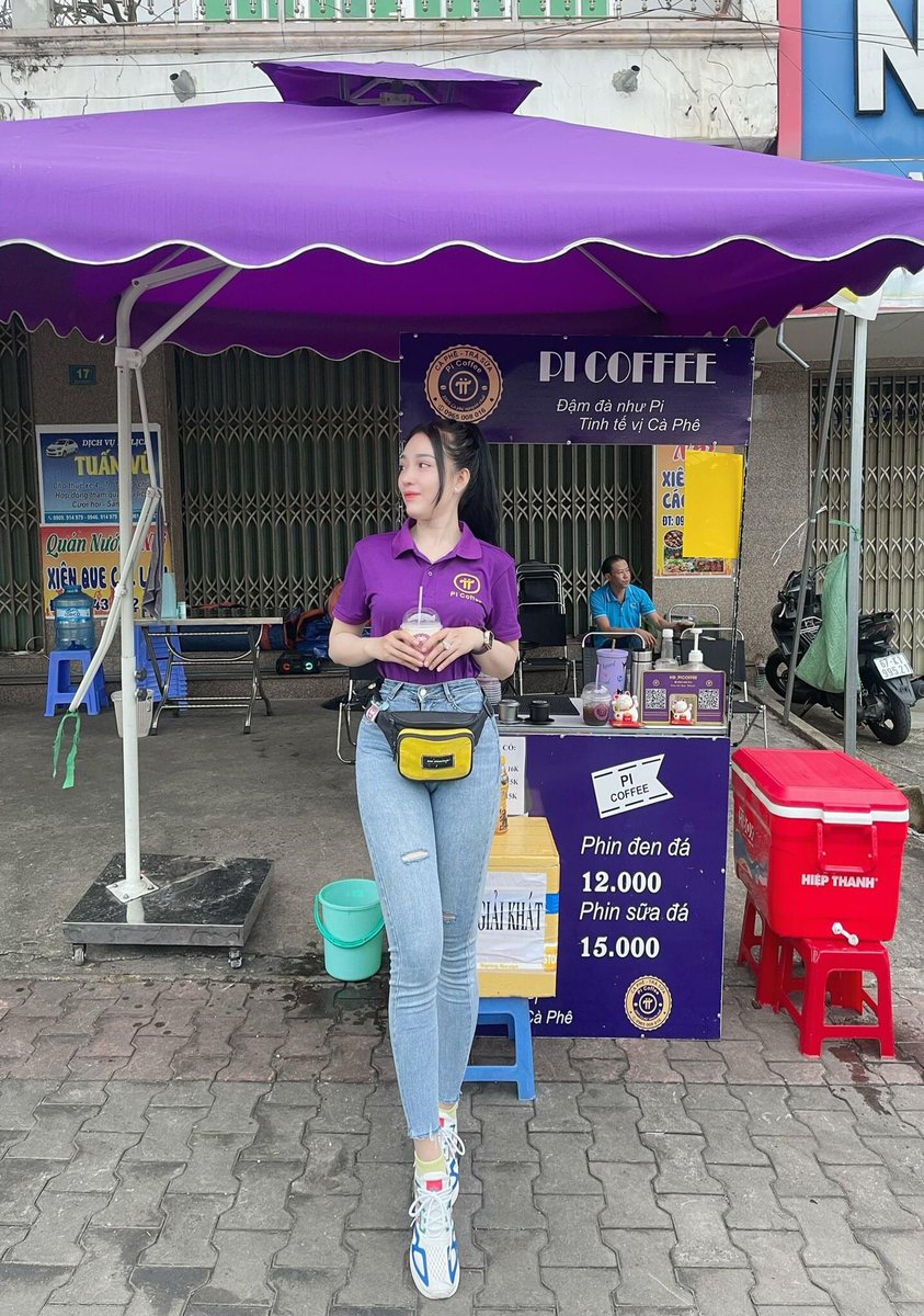 daophucquangvu's tweet photo. Female owner of a coffee shop in Vietnam.
#pinetwork #pi81mall #pi81shop #InterMiami #Messi https://t.co/R7vMx77EKD
