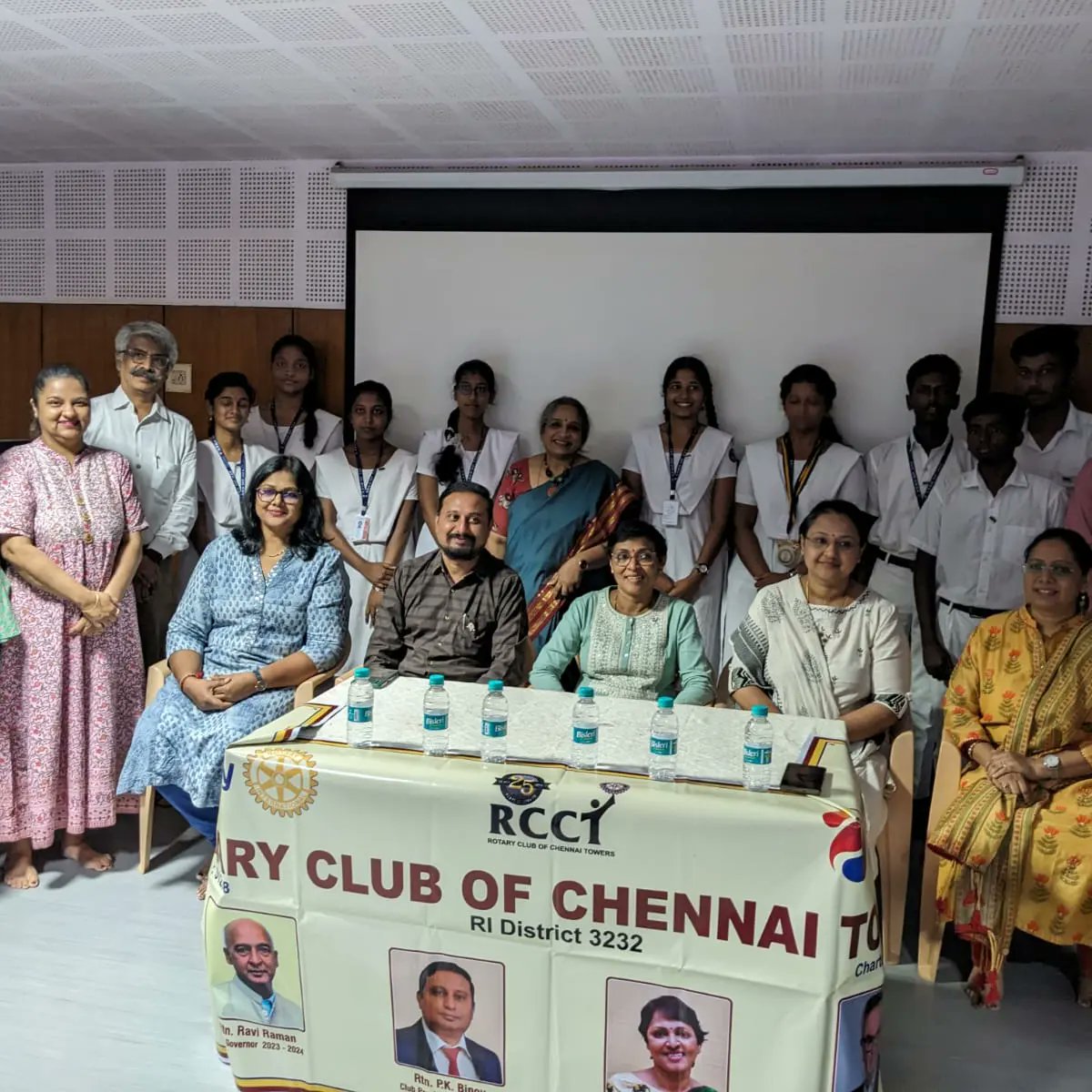 rcctowers's tweet photo. RCCT Youth Service team installed Interact School @KRMM school Adyar on Sep 20. Rtn Nitasha Mugundan was the Chief Guest. Annette Aditi taught photography basics to students. 

 #RotaryClubOfChennaiTowers #RCCT #Rotary #KRMMSchool #Photography https://t.co/jj2KTXYJU1