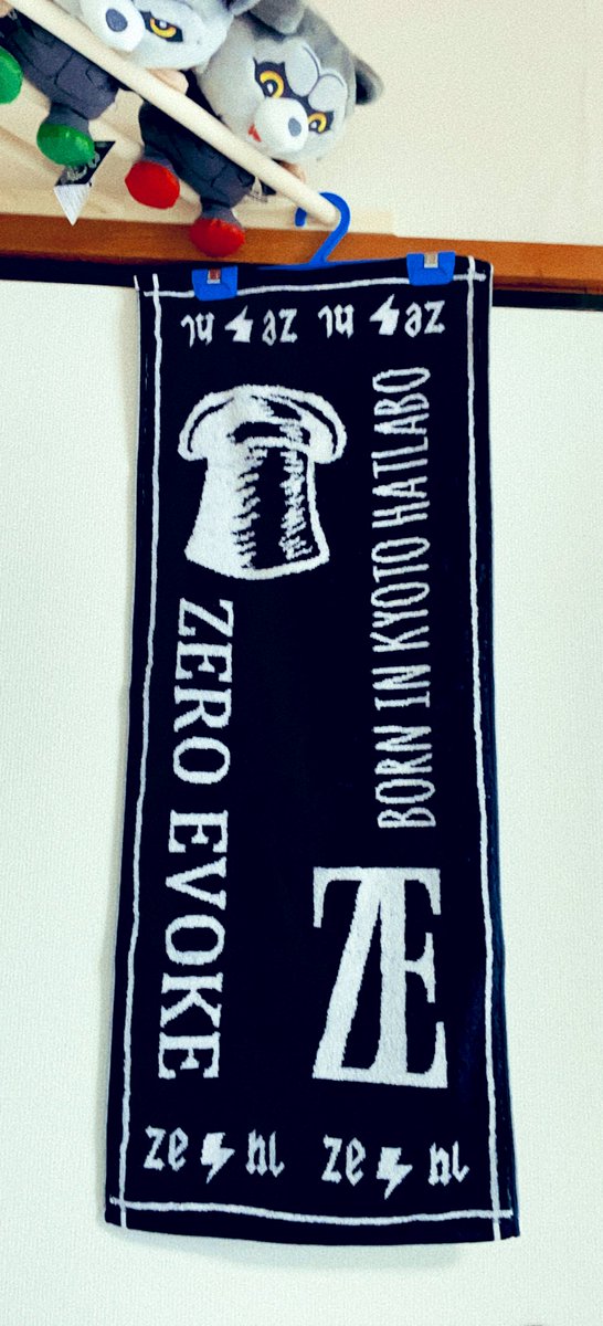 MWAM_ga_Suki's tweet photo. 京都のHATLABOさん@HatlaboKyoto の商品届いたぁッ🙌
裏山な眼差しでHATLABO ✖️ZERO EVOKEコラボタオル覗き込むジョニさんッ🤣
そしてトートバッグも使いやすいサイズ感ッ👍🏼
おてまみ同封されててキュン🫶ですッ

#HATLABO #ZEROEVOKE #京都 #お店で買いたいよね https://t.co/IRSdQ94jai