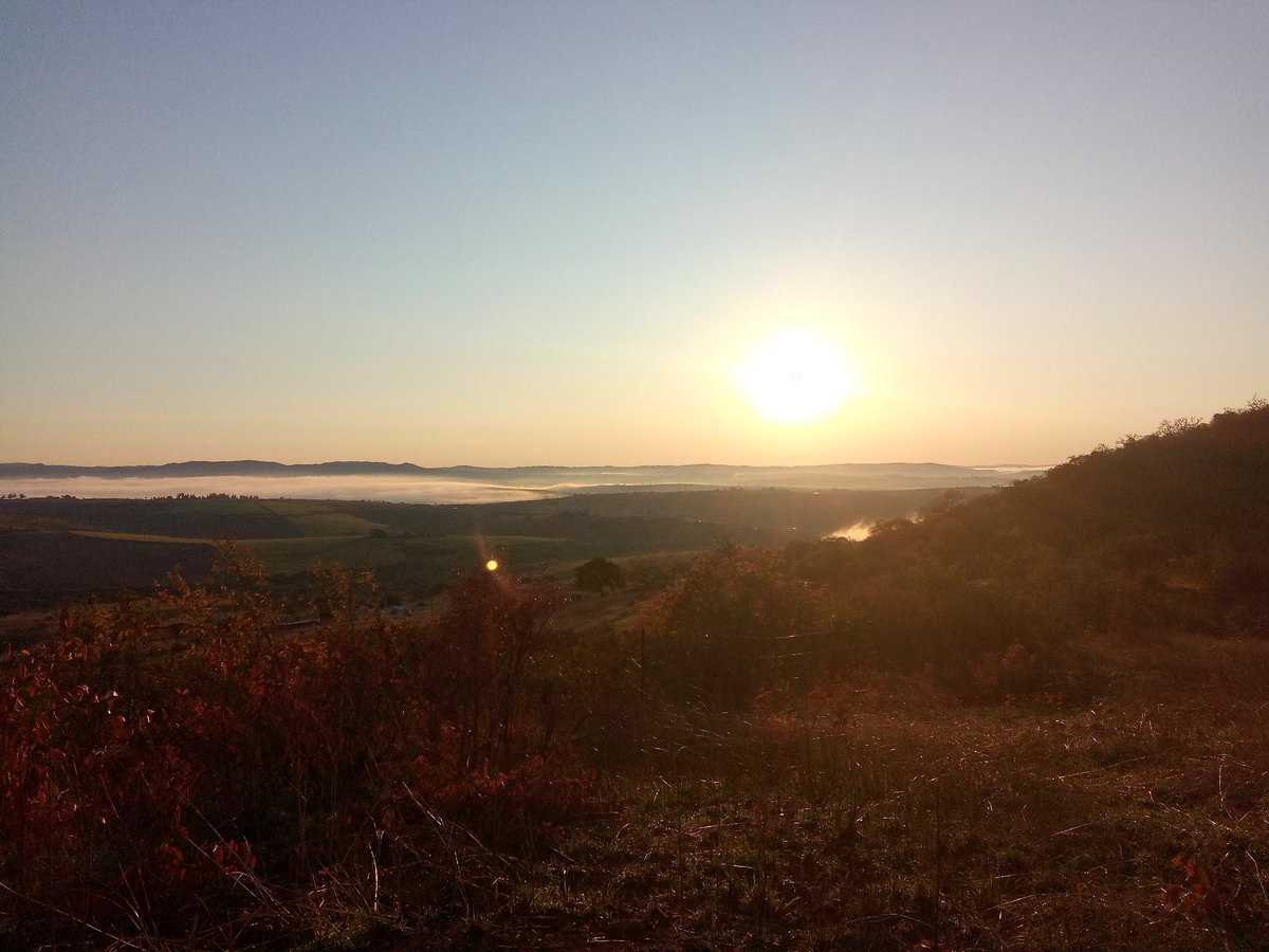 Beautiful sunrise this morning! @MrVisGeography explain this #cloudinversion !