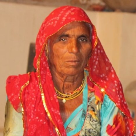 आज भी नींद न आये तो वो लोरियां सुनाती है,
बस फर्क इतना है कि आप अब यादों में ही आती है।

🌹🌹🌹🌹🌹 तृतीय पुण्यतिथि पर माताजी के श्री चरणों में कोटि-कोटि नमन व अश्रुपूरित श्रद्धांजलि 🌹🌹🌹🌹🌹