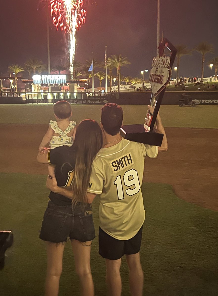 ProHockey_WEST's tweet photo. #TeamReilly wins 22-21 over #TeamMaxx but everyone is a winner on a night like tonight. Great event all around @thelvballpark @battleforvegas. https://t.co/RCIrVTdHA6