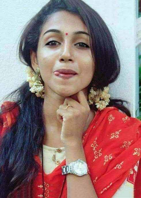 online_cls's tweet photo. Desi girls pics
#DesiVibesWithShehnaazGill 
#hot https://t.co/YmBnqjOfiW