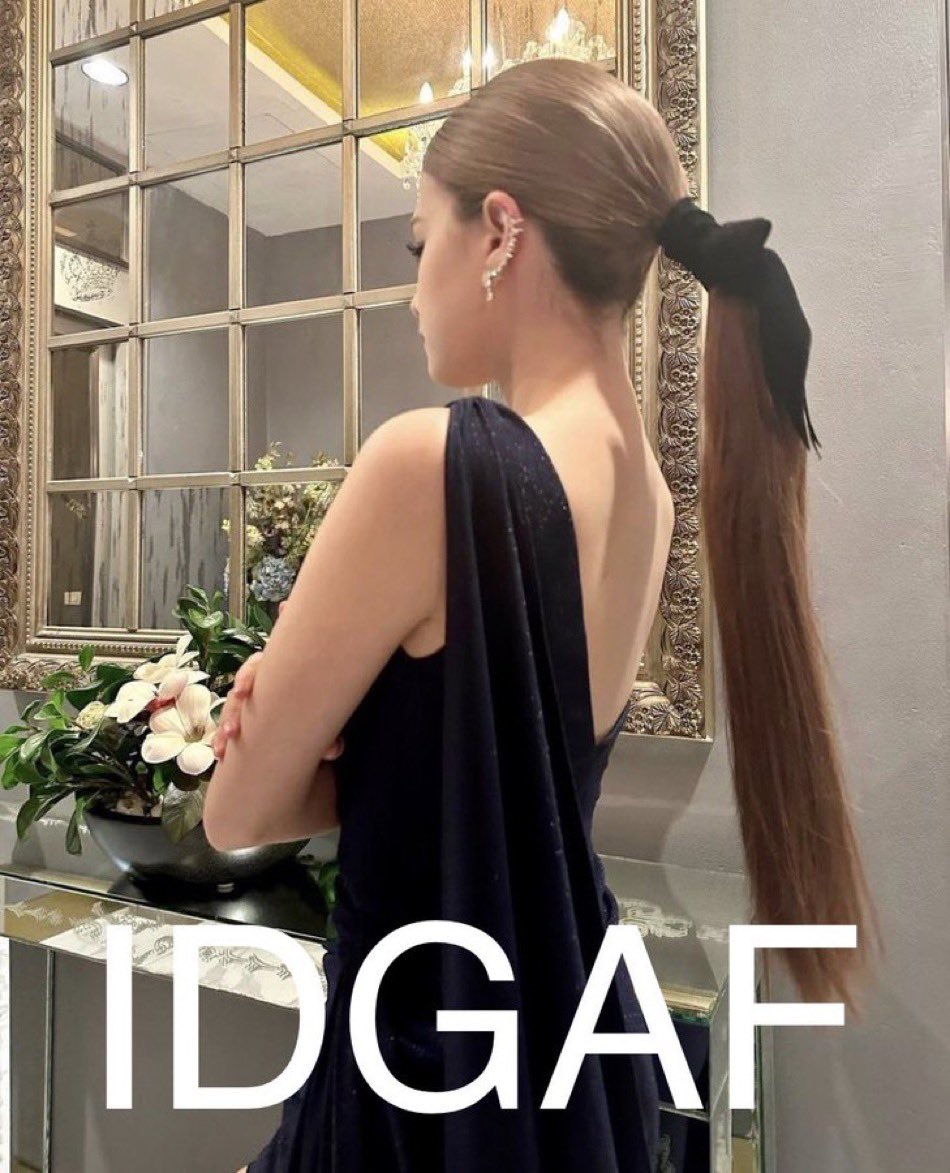 steponmefreen's tweet image. she really doesn’t