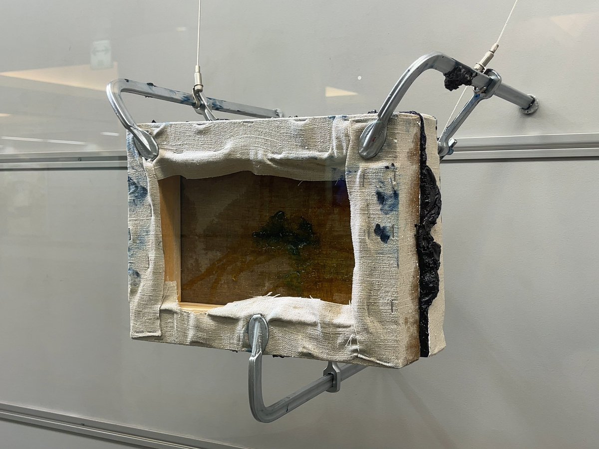 mochiunagi's tweet photo. AATM アートアワードトーキョー丸の内 2023を見てきた。すんごい量の作品が展示されていて暴力的なまでに多い。しかも一点一点がデケェ。一周するだけで感性が疲労困憊するから日を開けて分けて見た方が良さそう。 https://t.co/WswSuMkG6u