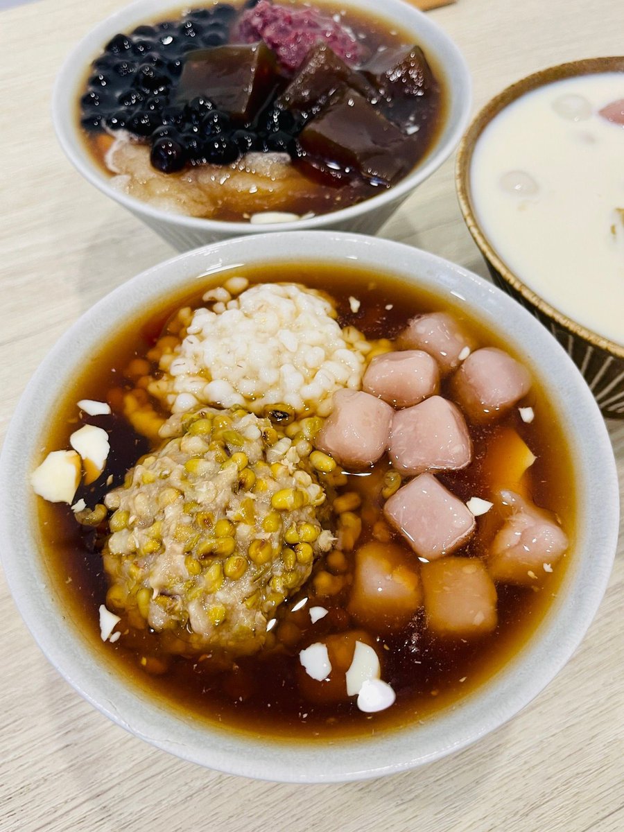 shirleyi6s's tweet photo. 這麼有愛的豆花店，沒續碗，真的會對不起自己的良心
沒吃到爆頭，那個崁會過不去...

食記。桃園。續到不要不要的豆花。澎湃豆花(南崁店)
https://t.co/Y1onLPoIdB

#澎湃豆花 #PENGPAI #澎湃豆花南嵌店
#桃園美食 #桃園豆花 #豆花吃到飽 https://t.co/PFbDF2K1IL