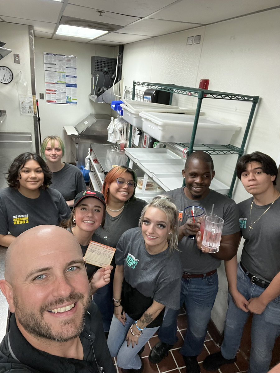 LukeFBrockman's tweet photo. ATLs all around this weekend!  Team Streamwood making people feel special everyday!  #chilislove #chilis @Janlopez2201 @EricTom222 @GumpMike https://t.co/hdFdFOzXIe