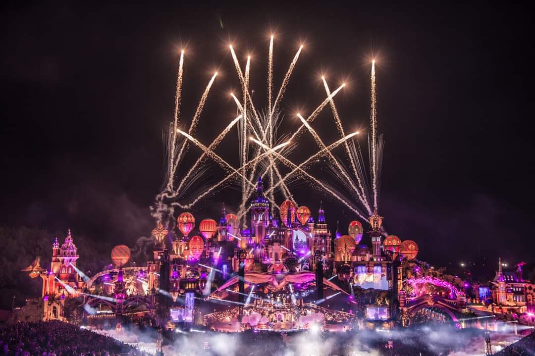 SuperNiceONline's tweet photo. gran altura, con la Gran Biblioteca de Tomorrowland como punto focal desde el cual se desarrollará una historia inmersiva. https://t.co/r8hAF6GVLO