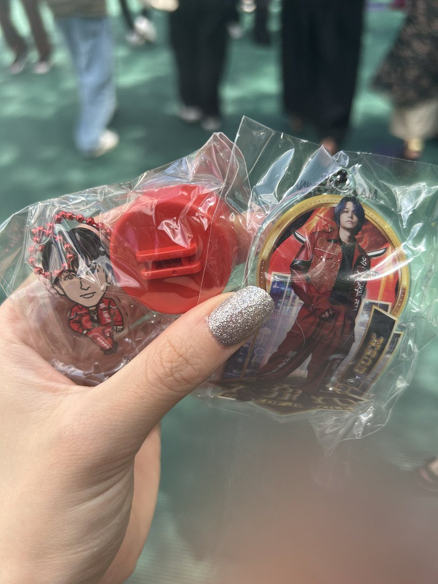 taka_________c's tweet photo. BOT ガチャ　交換　ランペ

譲→長谷川慎、与那嶺瑠唯
求→龍

龍のクリアチャーム、缶バッジ優先で求めてます！
気軽にリプお願いします！

ペットボトルキャラスタンド
クリアチャーム https://t.co/eual5MQz5d