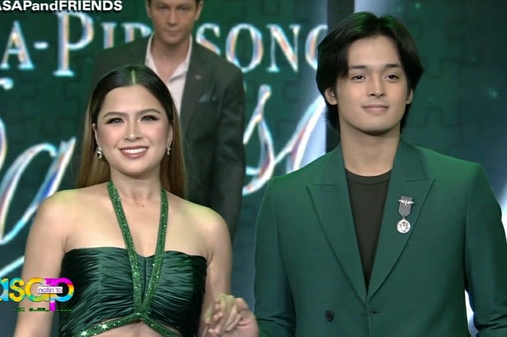 issaiuna's tweet image. Bakit blooming ang mga beshy ko? 

~ kasi inlove sila sa isa't isa hehe

KDLEXxPPP OnASAPStage
KDxELON OnASAP
#ASAPandFRIENDS