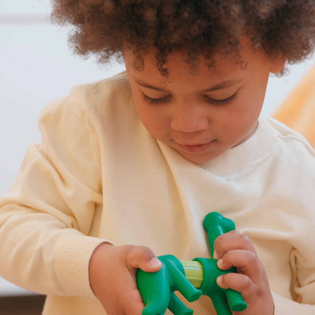 Can toys help relieve stress for toddlers? Read more in our blog! ⭐️
l8r.it/Flvn 
.
.
.
#SmartMax #magnetictoys #toddlertoys #babystress #preschooltoys