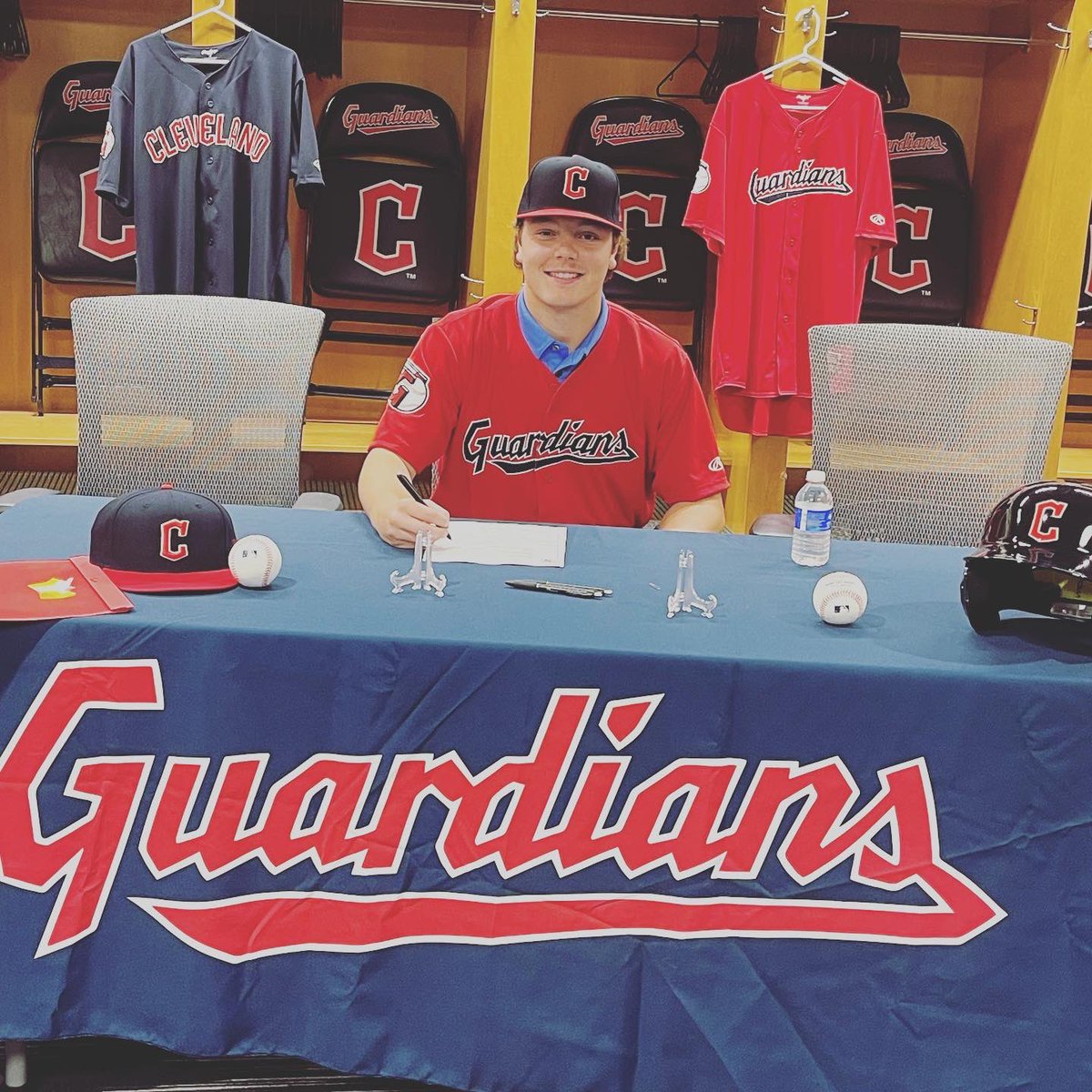 Cleveland #Guardians have officially signed 2023 15th round pick 21-year-old RHP Kyle Scott out of Lackawanna College, PA.

#ForTheLand https://t.co/sFEcSmw2Pb