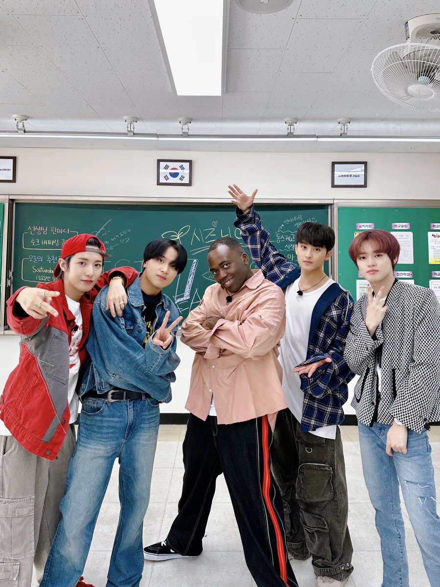 🤟 with #조나단 

#NCTDREAM #ISTJ
#NCTDREAM_ISTJ