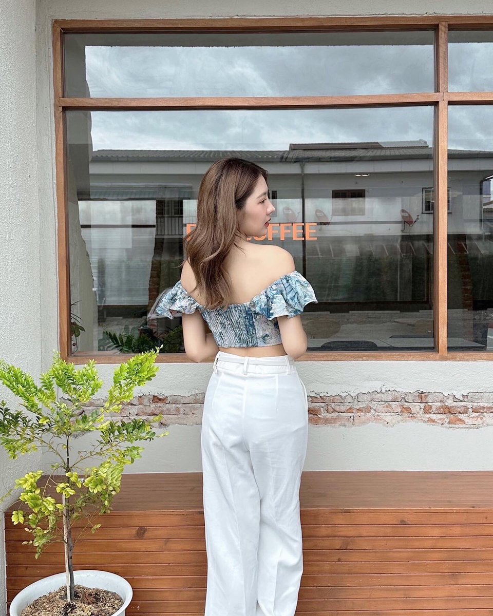 Mayma1304's tweet photo. ☁️Price 150 Baht🧸🧺
〰️〰️〰️〰️〰️〰️〰️〰️
C-017-1 💐

Butterfly Top🦋ทรงปีกผีเสื้อ ใส่แล้วดูแพงสุดๆ ✨👀

🌼 color : ชมพู / ฟ้า / เขียว 

size : อก 28-32 ความยาว 12 ✨

☁️Line : @406sired (มี@) 🎄
#เสื้อครอป #เสื้อผ้าเกาหลี #เสื้อเอวลอย  #เสื้อปาดไหล่ #เสื้อผ้าน่ารัก https://t.co/JSXlEniKdH