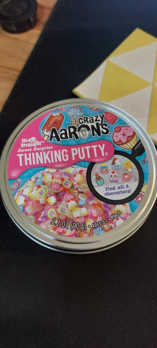 NiinaIn3D's tweet image. Helping me prep for tomorrow's #3MT comp at @UTSFEIT . #phdlife is #thinkinglife