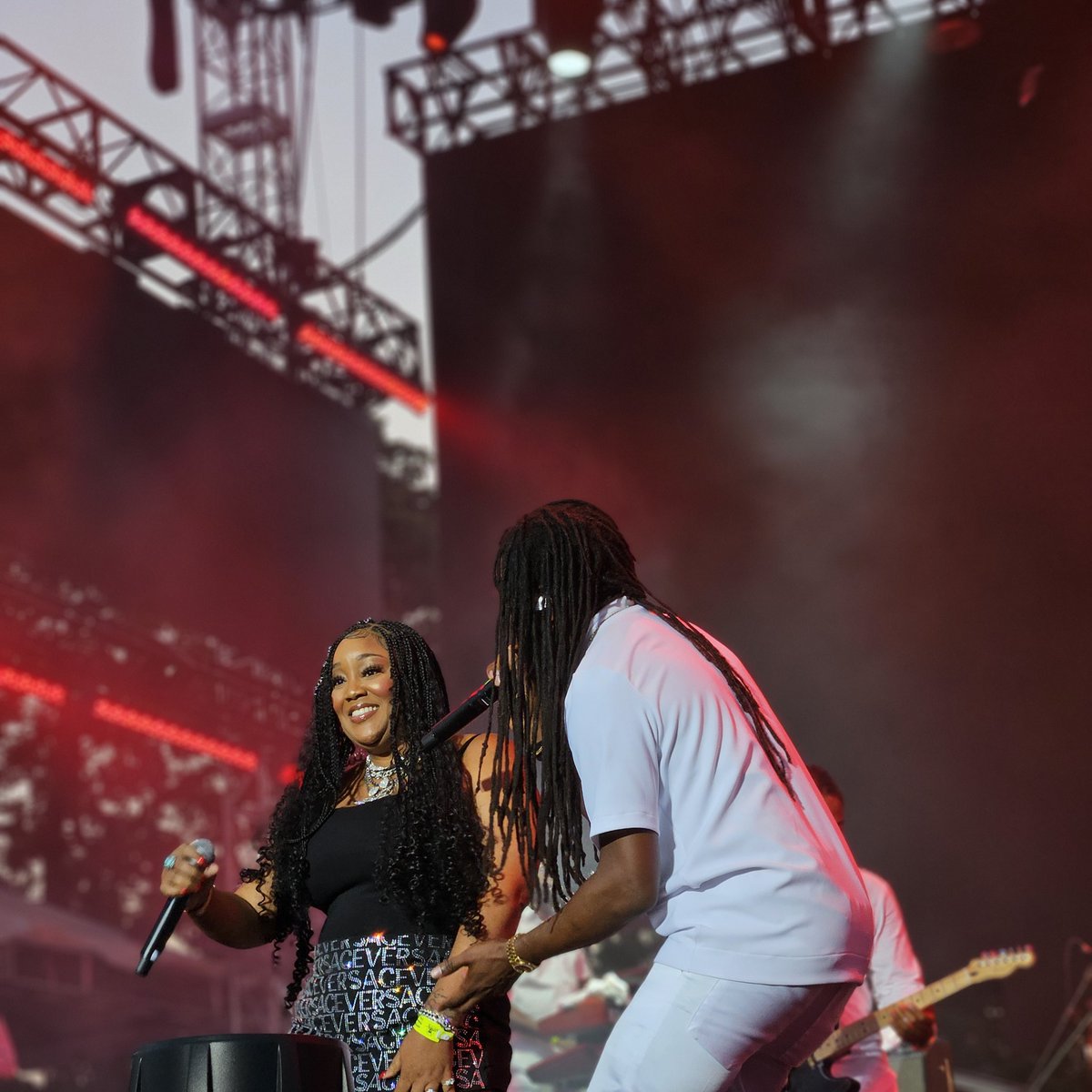 FLOWJamaica's tweet photo. @Kabakapyramid and a surprise performance from Tifa?? 😱🔥 #FlowxSumfest https://t.co/T9x28QxWxH