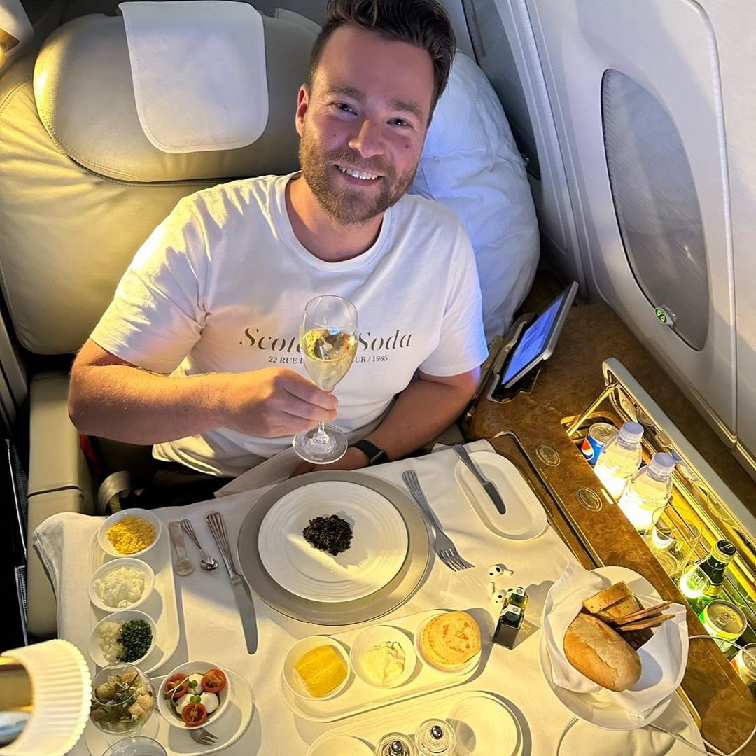 AltCryptoGems's tweet image. In 2018, I made $100,000+ in crypto.

But in 2019, I lost it all. 

In 2021, I made 37x of what I lost.

This thread reveals the secret of my 0 to hero crypto journey.

Only open it if you wanna make generational wealth: