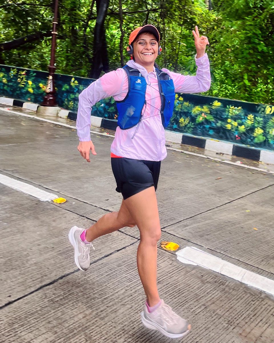 pribhatt29's tweet photo. Finding comfort in chaos & the beauty ๐ฆ in baarish! ๐ง๏ธ!
30km long run for Sunday!๐๐ปโโ๏ธ #UltraRunner #training #FitWithPB https://t.co/gT2zioGB9N