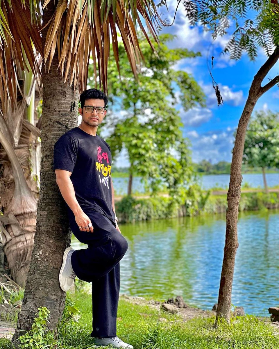 RanojoyBishnu's tweet photo. চুপ 🤫 .......
📷 @writroy
#rano #ranojoy #loveandpeace❤️✌️ #acrorslife #sunday #riverside https://t.co/u9uduiV88m