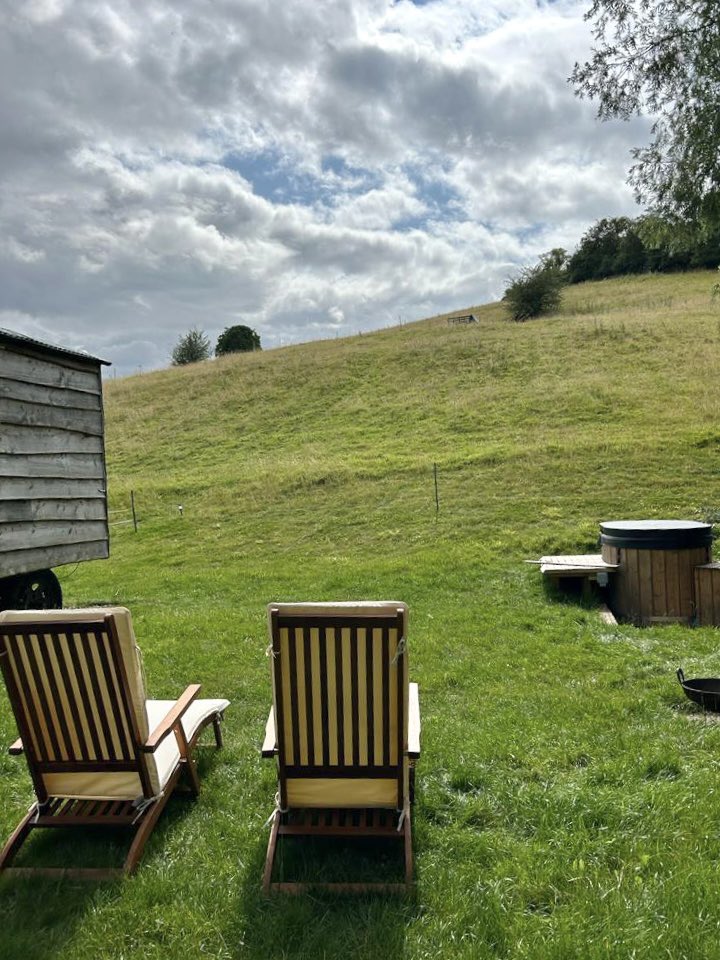 bhshepherdhut's tweet photo. Unwind in style with our NEW outdoor  Shepherd Hut Wooden Loungers! 🌞🌿

Whether you're basking in the warm sun or stargazing under the moonlight, our loungers will be your go-to spot for moments of tranquility and peace🌙✨ 

To book you stay click the link in our bio. https://t.co/Marke2hhHU
