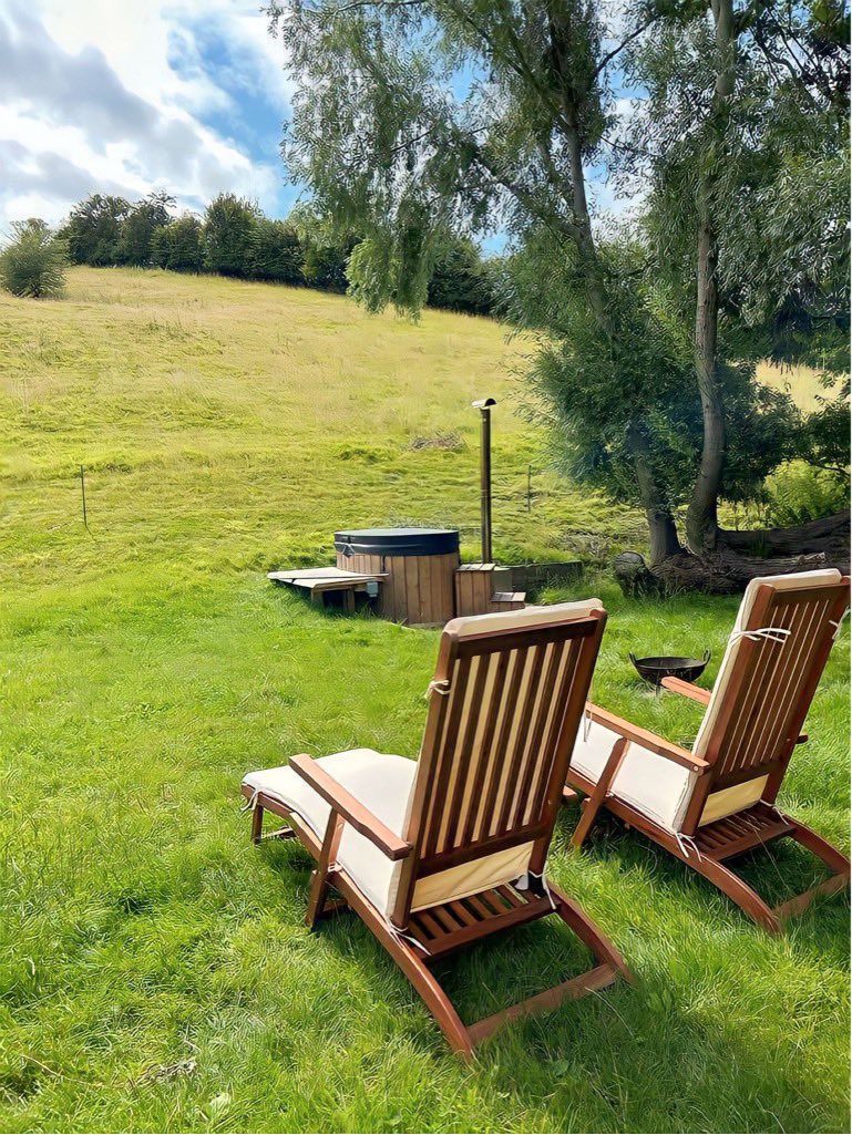 bhshepherdhut's tweet photo. Unwind in style with our NEW outdoor  Shepherd Hut Wooden Loungers! 🌞🌿

Whether you're basking in the warm sun or stargazing under the moonlight, our loungers will be your go-to spot for moments of tranquility and peace🌙✨ 

To book you stay click the link in our bio. https://t.co/Marke2hhHU