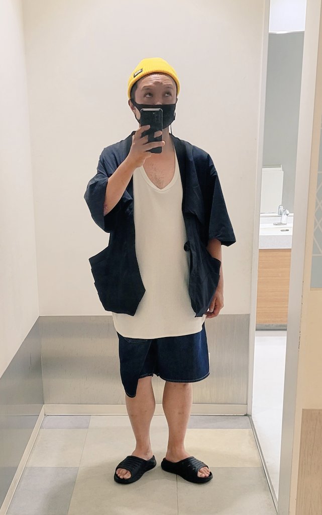 kusoyaro0812's tweet photo. 今日のクツ野郎
〜嫁はんのスマホ買いに来たらトラブった 編〜
#だから来たくなかったとか言われ #まだ継続中 #SNS #OCTOGAMBOL #GU #HIRO #HOKAONEONE #オシャレ王決定戦 #古着 #古着好きな人と繋がりたい #スニーカー好きな人と繋がりたい #ハードオフファミリー https://t.co/melk9wytCt