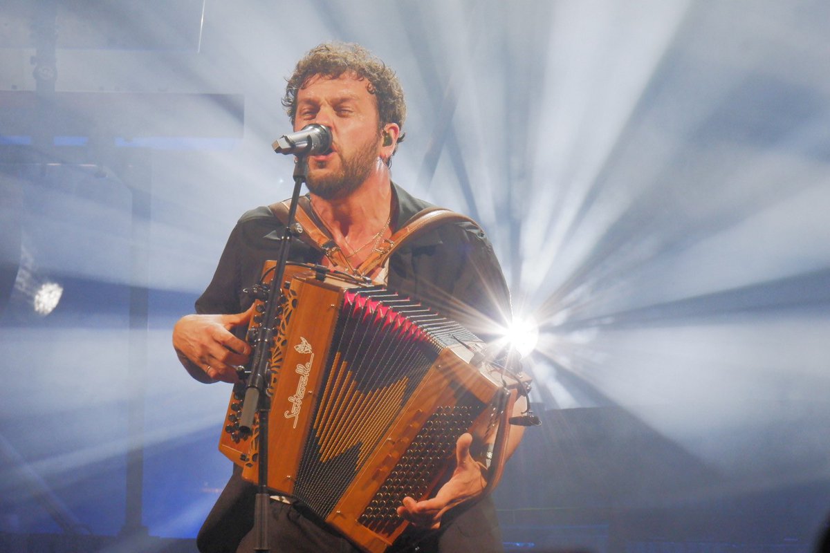 S_Elsa's tweet photo. Oh!Bugey festival, première soirée vendredi à Oyonnax avec Julien Granel, Charlie Winston et Claudio Capéo 📸 pour le @leprogresain https://t.co/xzYUMuUC3I