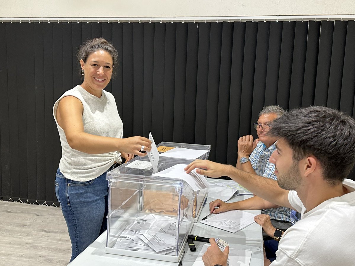 Normapujol's tweet photo. Omplim les urnes per defensar los nostres drets, per defensar les Terres de l’Ebre i defensar Catalunya! 

Som-hi! ✊🏽💜 https://t.co/Prfiav9emX