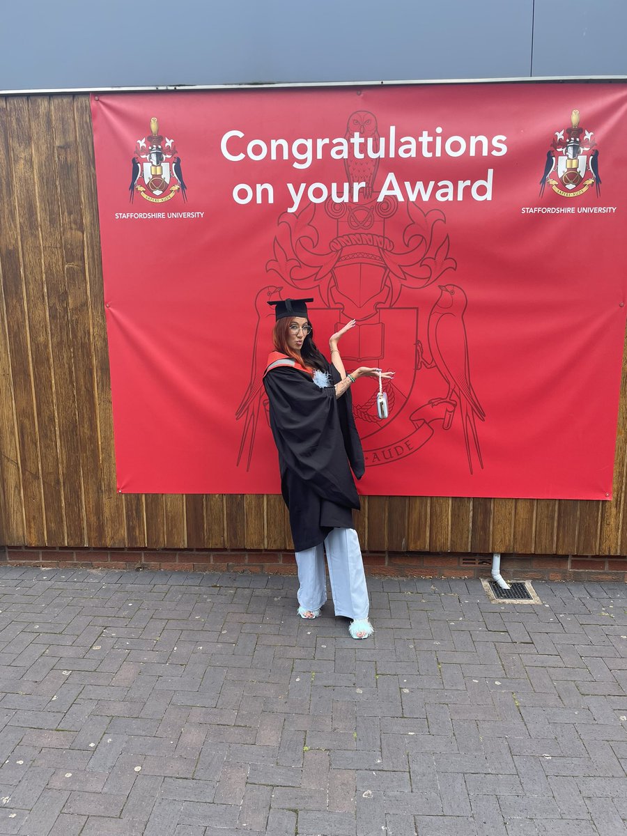 CaslinIssi's tweet photo. So happy to finally say I’m a graduate from @StaffsUni @SUBioscience 

Not only did I graduate but I achieved a 1st class degree with honours in biological sciences. I’ll be forever grateful for the opportunities presented to me and the people I’ve met at my time at university 🎓 https://t.co/GmzP90lV1r