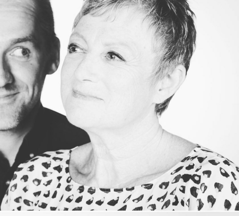 Vrouw van taal, van geen woord te veel of te weinig. Geen superlatieven als dat niet gepast was. Je zou het wegwaaien als we die nu wel gebruiken omdat je er niet meer bent. Maar wat moeten we anders? Dank dat je bij ons was, Martine.