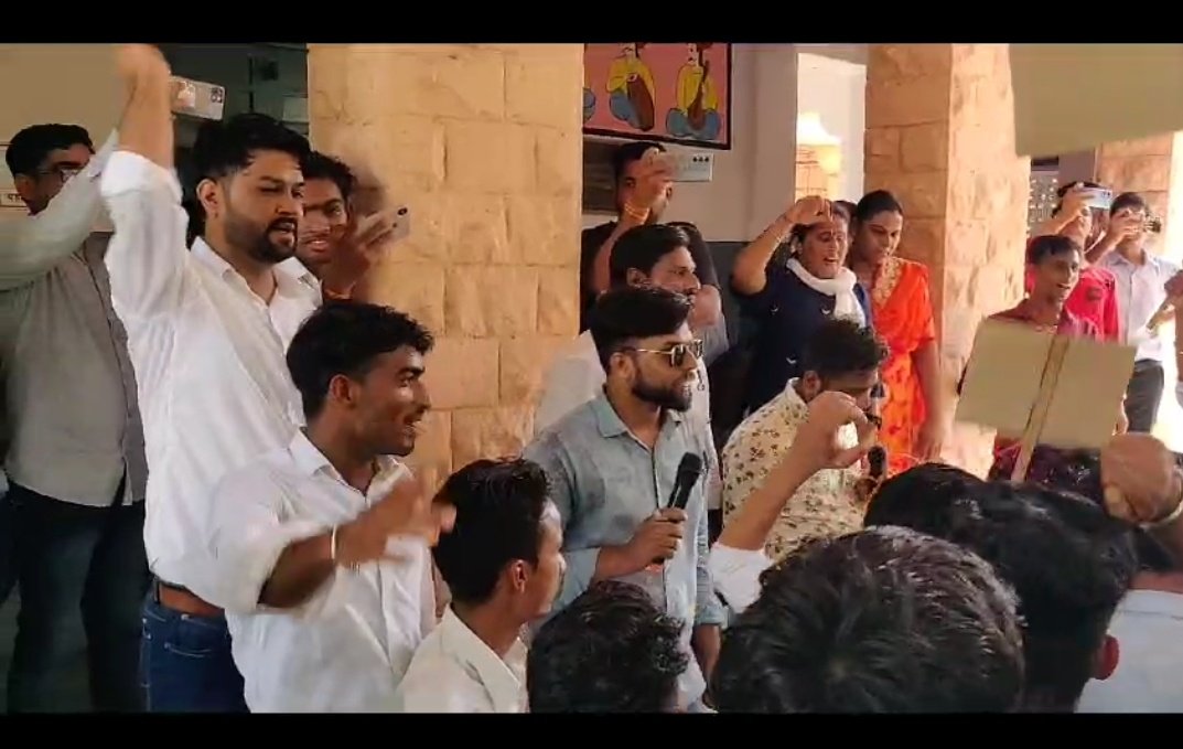 MukeshBangra12's tweet photo. हल्ला बोल नर्सेज ट्विटर अभियान 
#नर्सेज_11सूत्री_मांगे_पुरी_करो
#CHA_मांग��_नौकरी_mhvf_मे https://t.co/O4LIGEvOlA