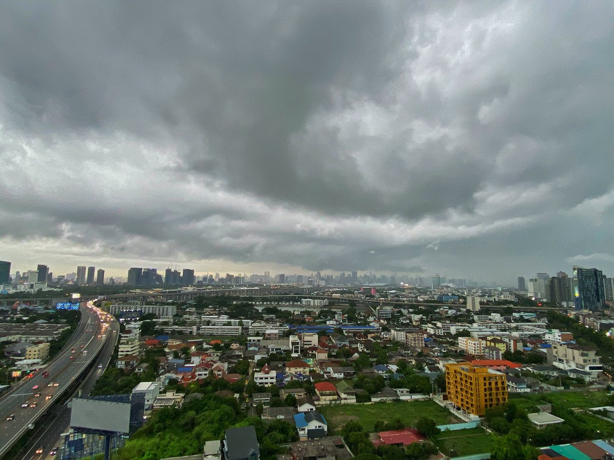 Flarepower_ExTc's tweet photo. มาแล้วพี่จ๋า #ฝน #ฝนตก #ฝนตกหนัก #น้ําท่วม #น้ําท่วมกรุงเทพ @js100radio https://t.co/e1gS3Atszm