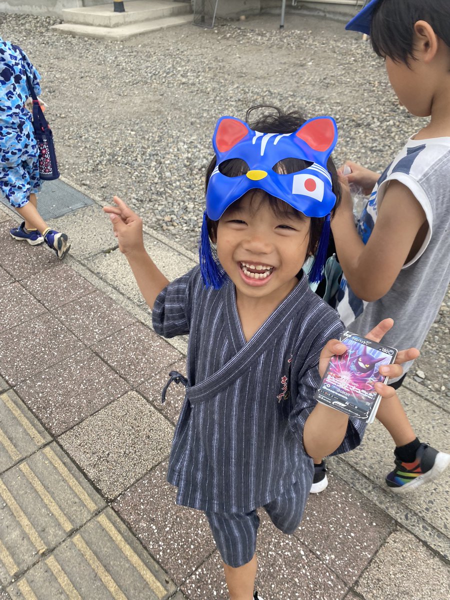 hoshi4_7's tweet photo. 5年振りに地元のお祭り、祇園祭行けた🥰

5年前はまだ全員未就学児で
あちこち歩くから大変だったけど
今回実母も同伴してくれたし
そんなにバタバタしなくて良かった🫶

その代わりお金めっちゃかかった😂
けど、楽しかった！って
言ってもらえて稼いだかいがあったぜ🤣 https://t.co/LfJH5YZ99Z