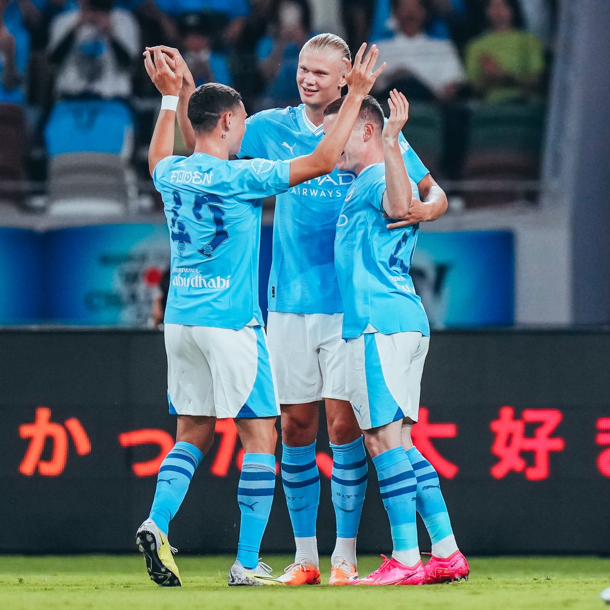 ManCity's tweet photo. Only took him seven minutes! 😅

@erling 👏

⚪️ 2-3 🔵 | #ManCity