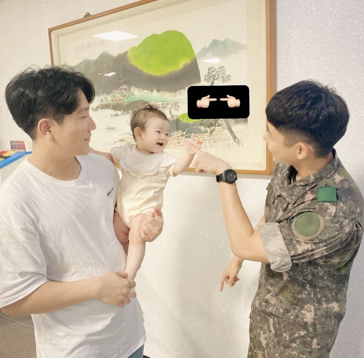 naemzays's tweet photo. Myungie with a baby!!! So cute 😭😭 #엠제이 https://t.co/PG1TVUUUzJ